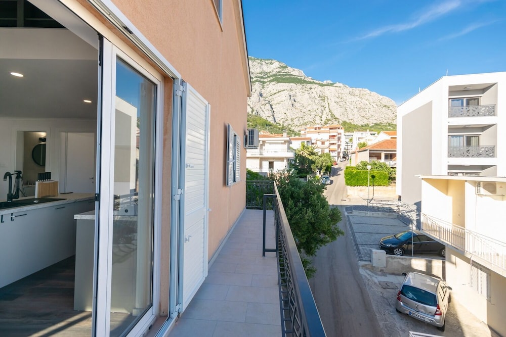 Brani - A1 view 2