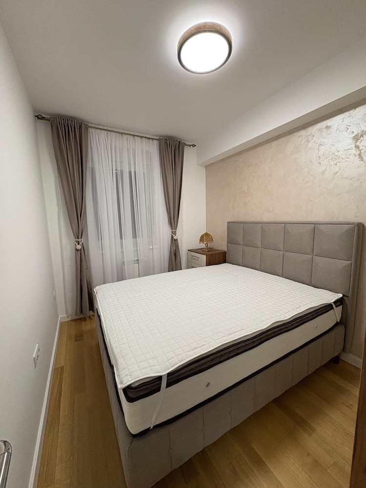 I&I Apartments 36