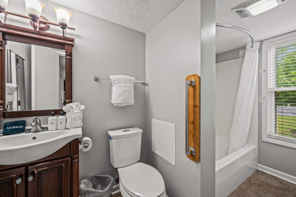 Mountain Views Indoor Pool Hot Tub Sleeps 4