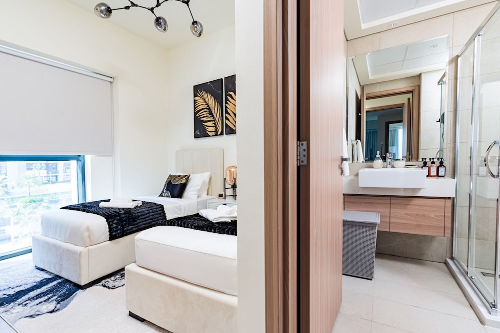 Nasma Luxury Stays - Azizi Riviera 44