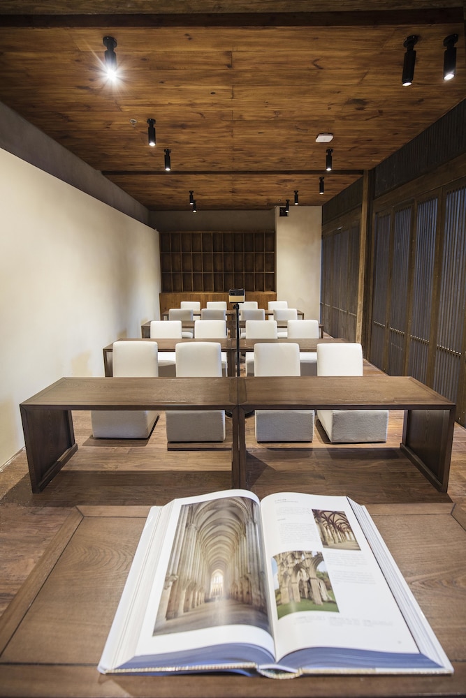 meeting & event spaces
