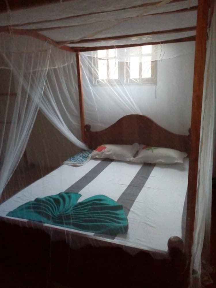 Green leaf cabanas
