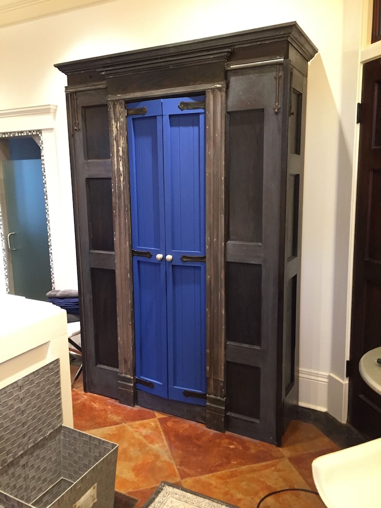 John Thomas Bed and Bath
