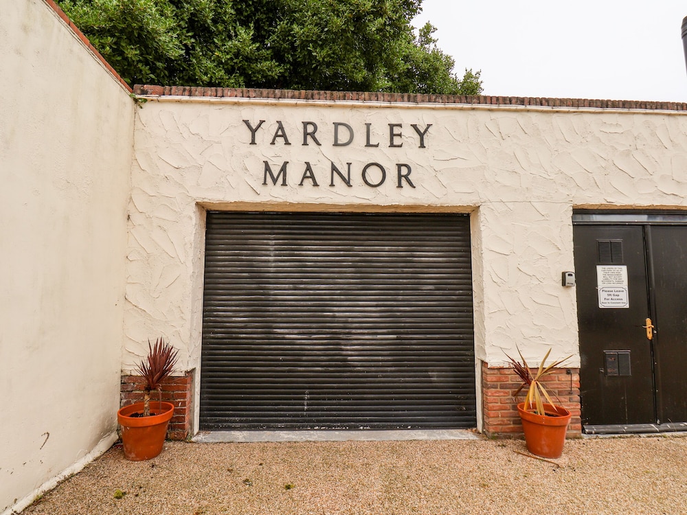 Yardley Manor