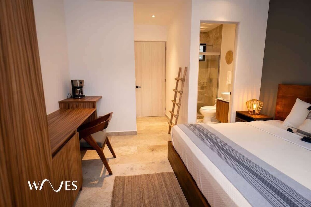 Prime Location 2 BR Apartment With Natural Ligthed & LX Amenities by Waves Management