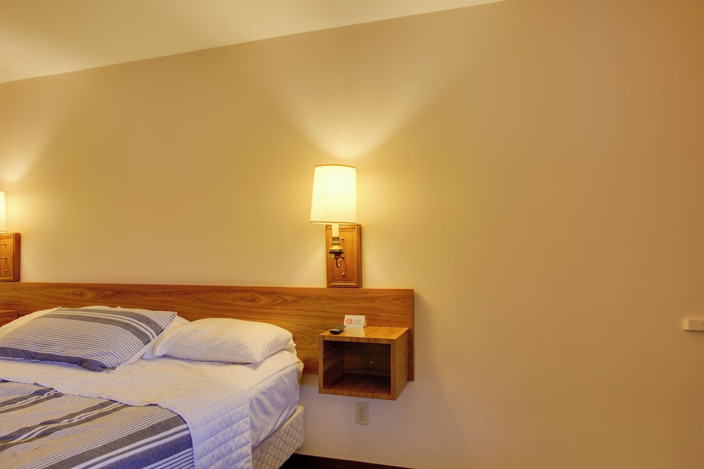 Quaint Lake City Studio: Walk to Engelwood Beach!