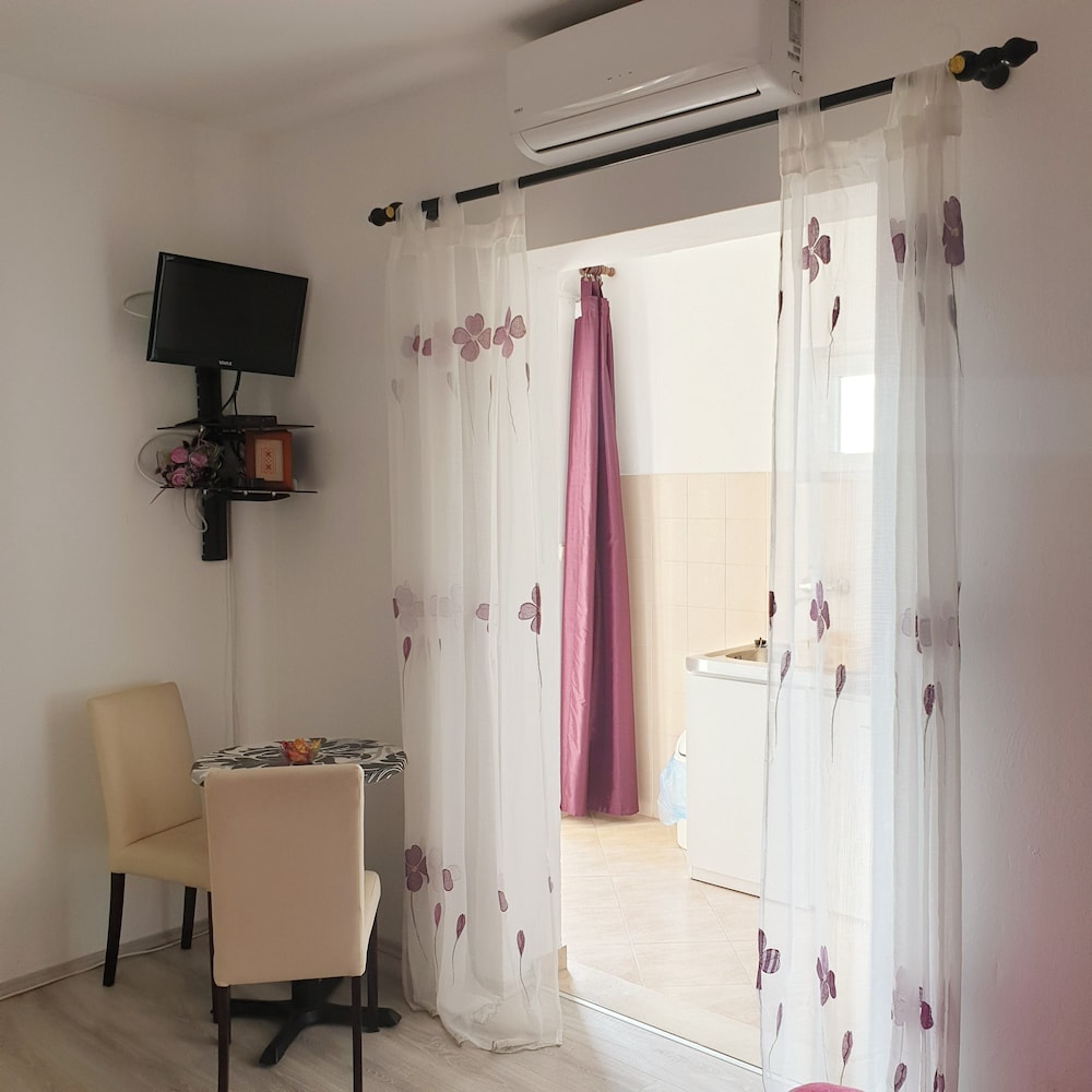 Apartments Lira
