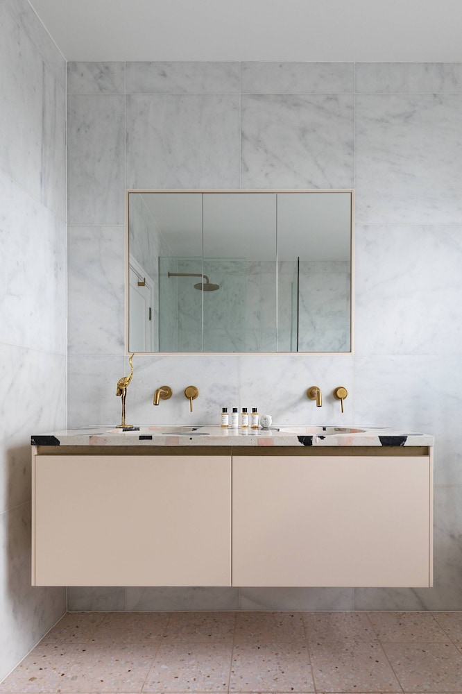 Westbourne Park Road XVI by Onefinestay
