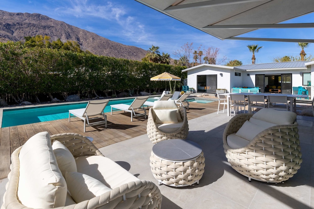 Luxury 4-bedroom Home With Pool Spa Stunning Mountain Views