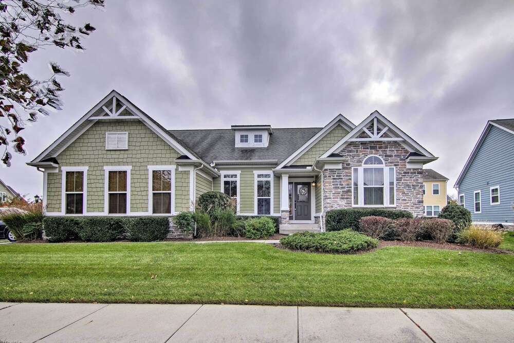 Great for Groups: Bayside Resort Home w/ Patio