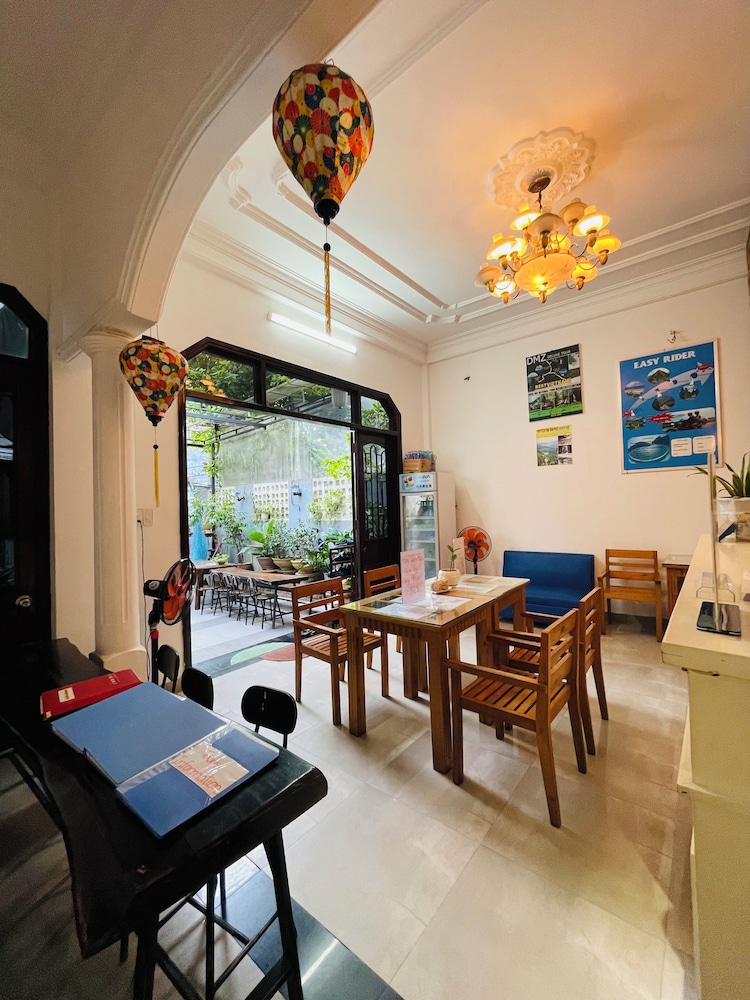 Shark Hotel - Hostel