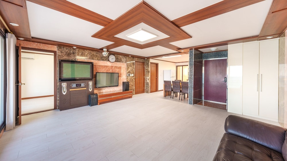 Goseong Beach Jin Spa Pension