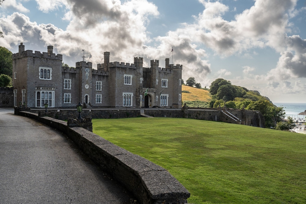 Watermouth Castle, Rhododendron Apartment