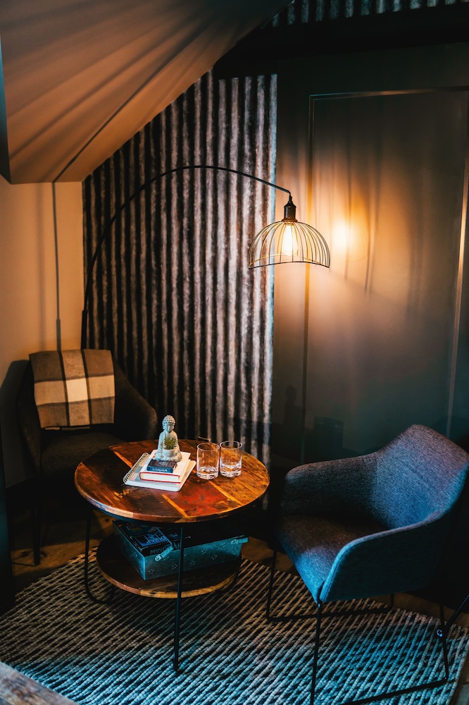 Twisted Lemon Restaurant & Boutique Inn