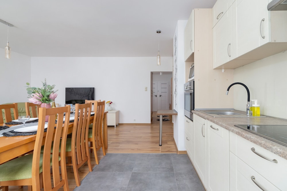 Apartment Ruczaj Cracow by Renters view 4