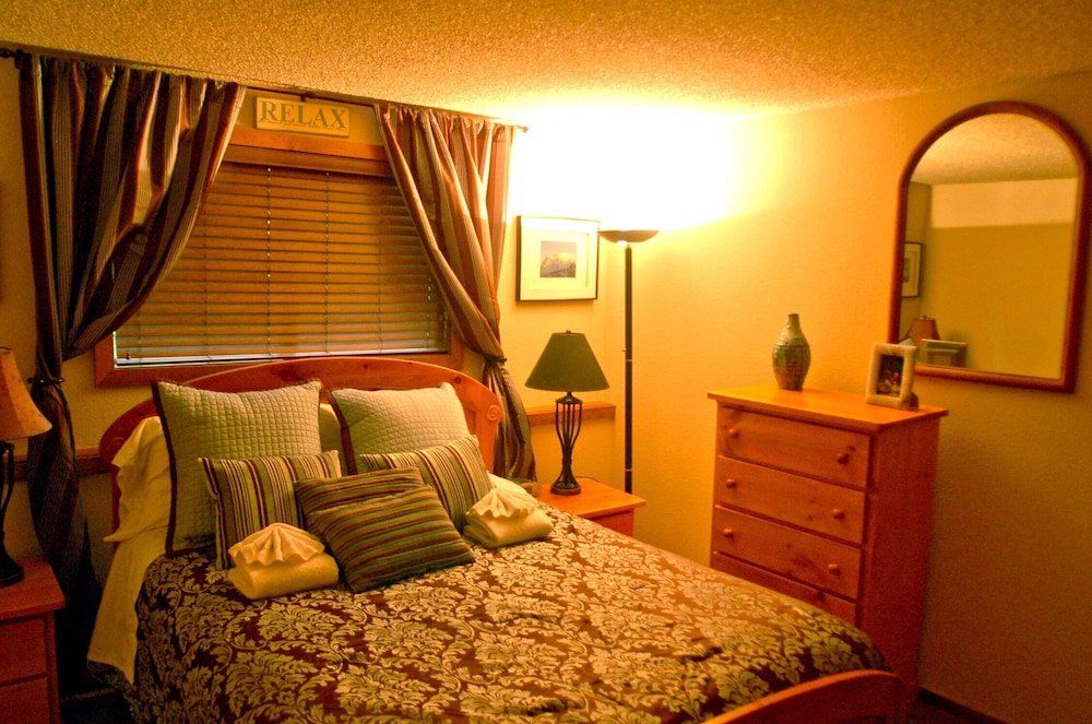 Snowater Condo #84 - Large Condo With Private Sauna and Soaker tub