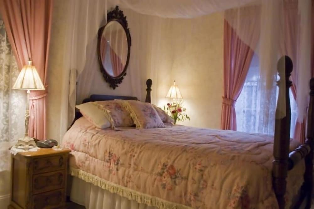 Bybee's Historic Inn