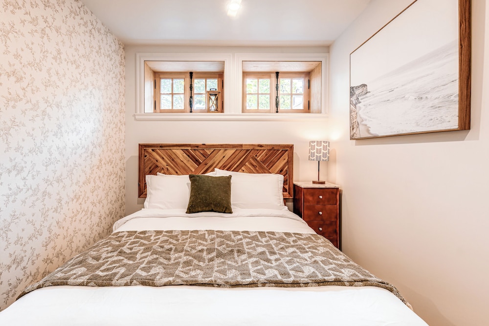 Majestic 3-Bedroom Designer Apartment