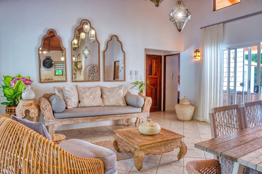 Casa Bonita - 5BR With Pool Walk to Beach