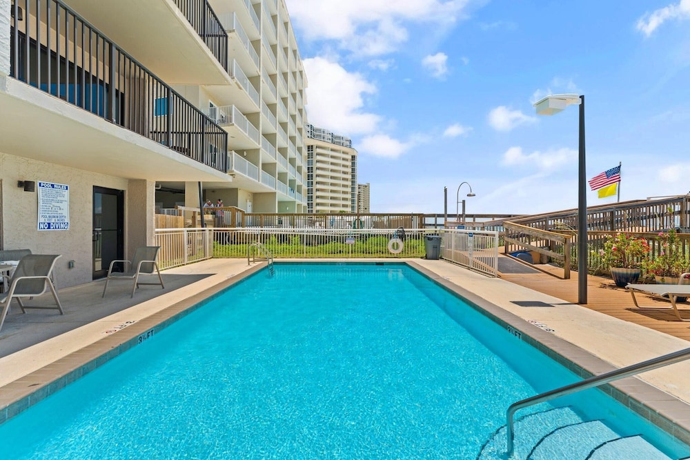 Ocean Breeze East 703