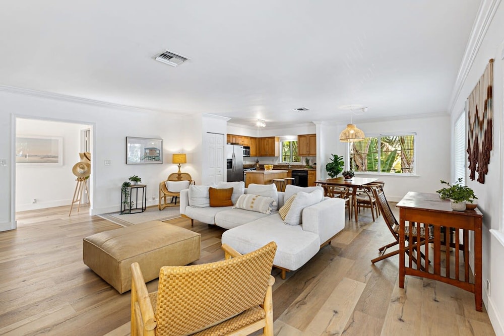 Spacious Beach Apt in Las Olas Blvd