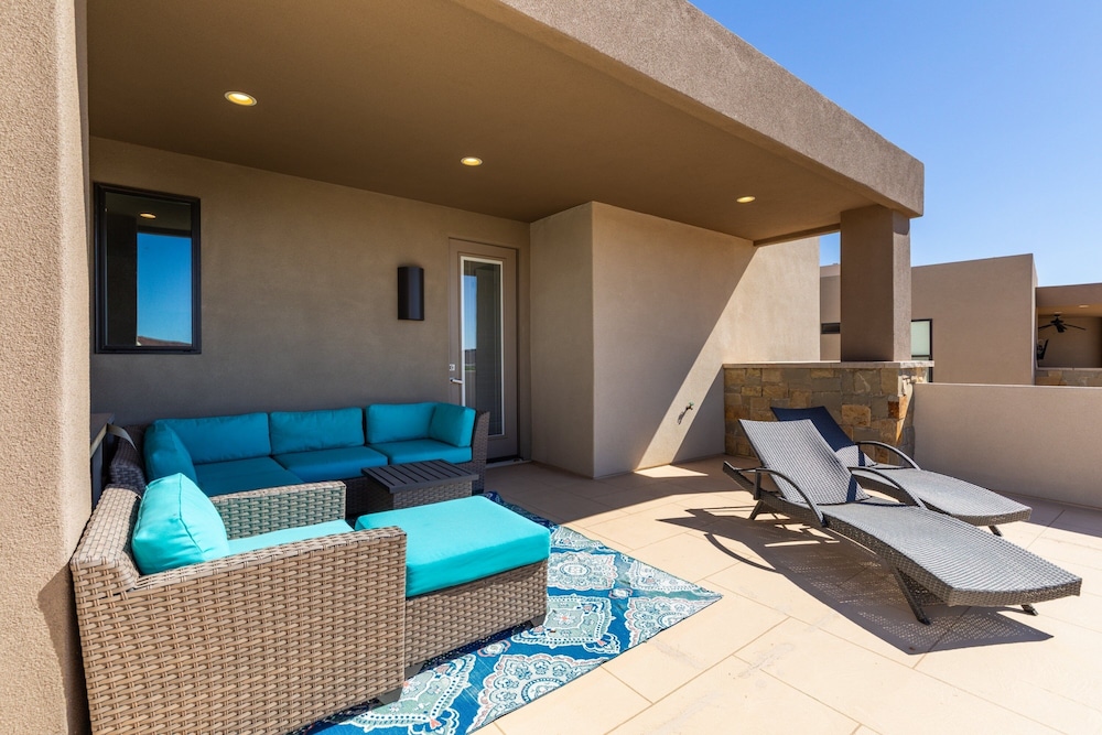 Grand Coral Estate 6 Bedroom Townhouse