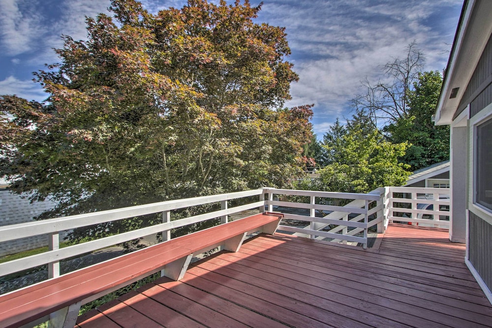 Cute Cottage w/ Deck Walk 115 Ft to Brewery & Cafe view 4