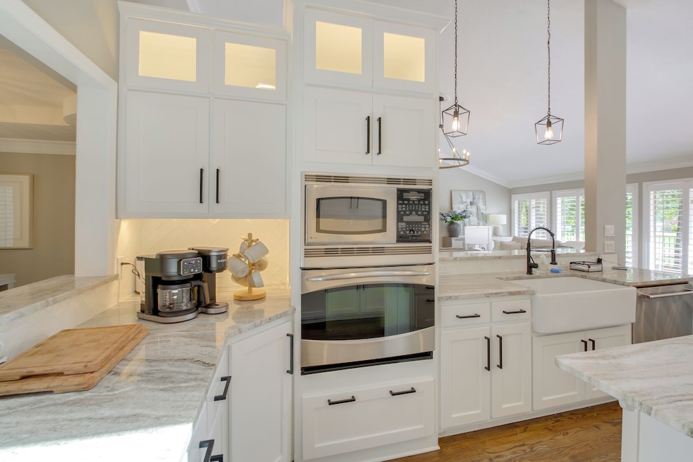 Golf Course View: Elegant Hot Springs Village Home