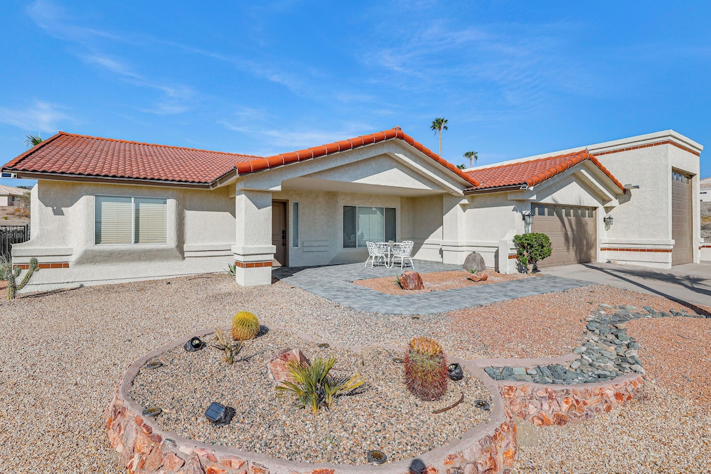 Fully Furnished Poolside Oasis 5 Mi to Lake Havasu