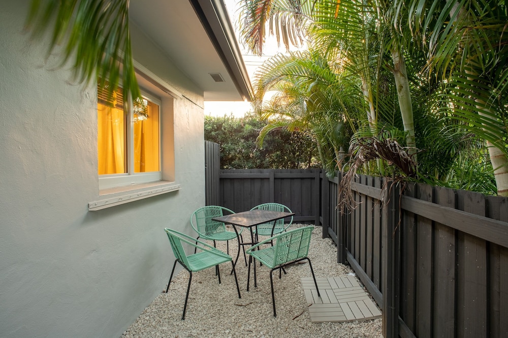 Walk to Wilton Drive - Spacious Quiet Villa 1
