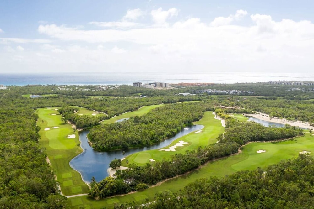 2BR Luxury Condo Golf View Corasol