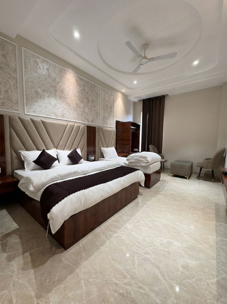 Hotel The Royal King