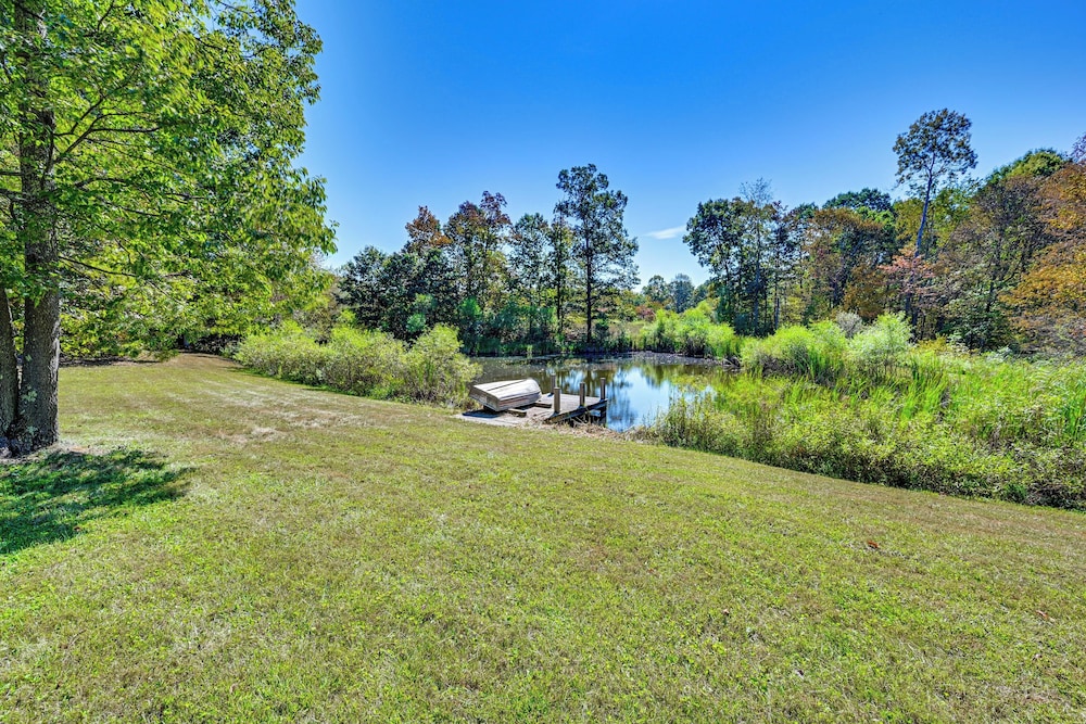 Ohio Hunters Cabin w/ Pond Access: Pets Welcome!