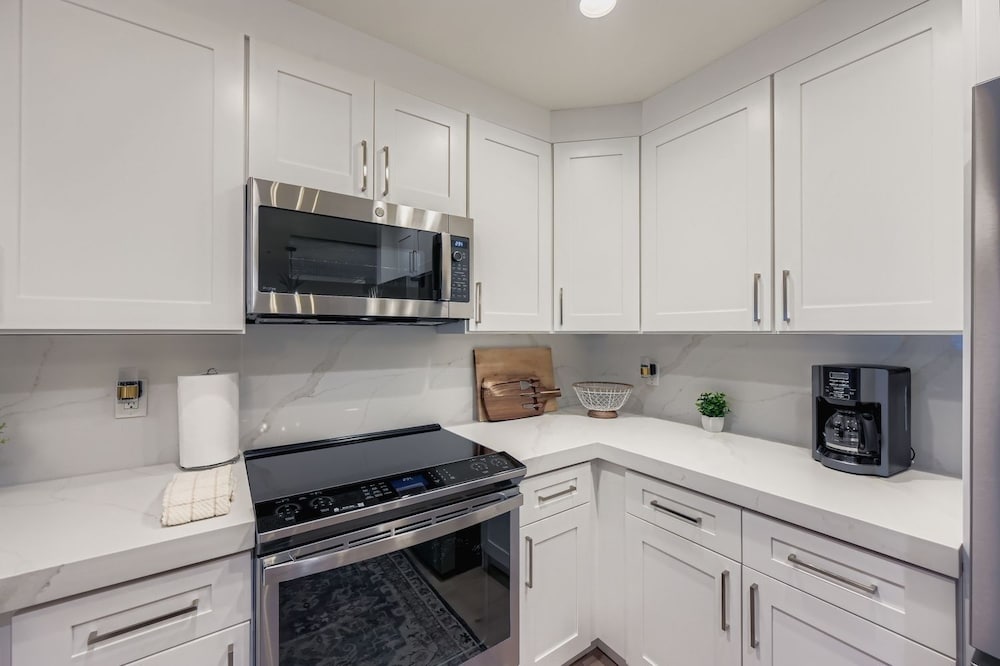 Woodside Avenue Retreat 1375 2 Bedroom Condo