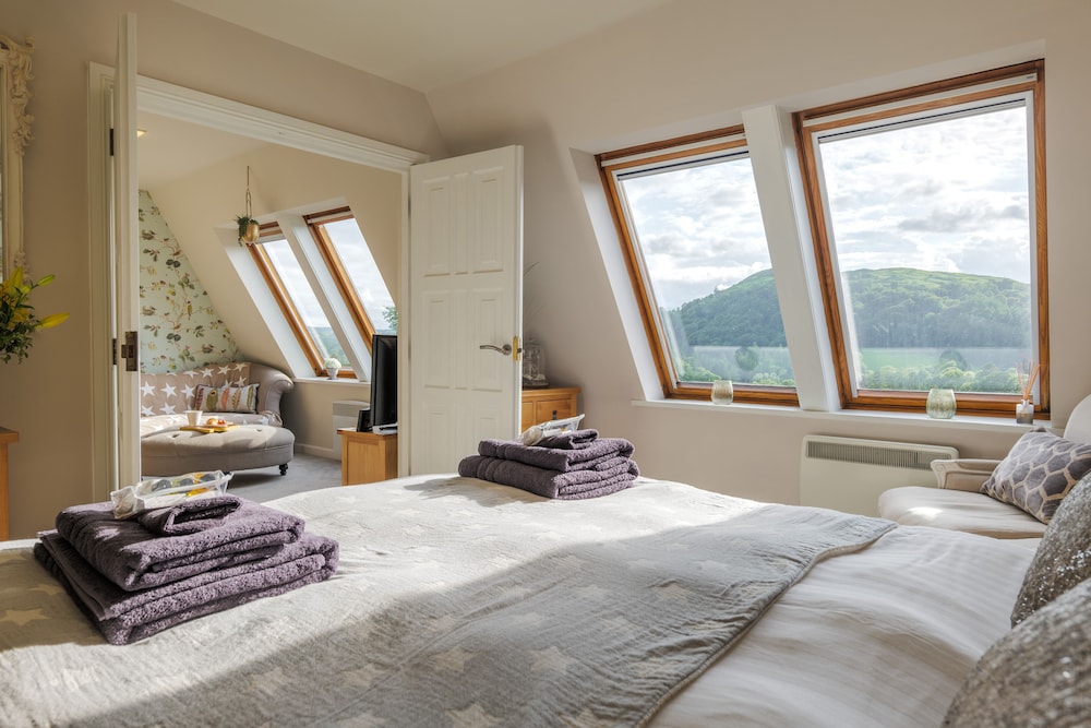 Serendipity- Romantic 1-bed Apt Ambleside view 4