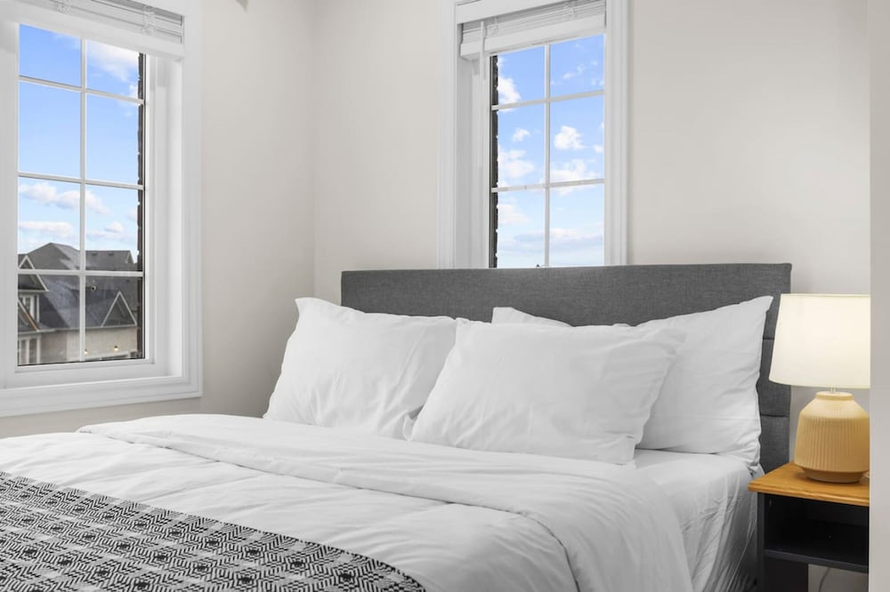Chic 2BR House Newly Renovated Central Spot