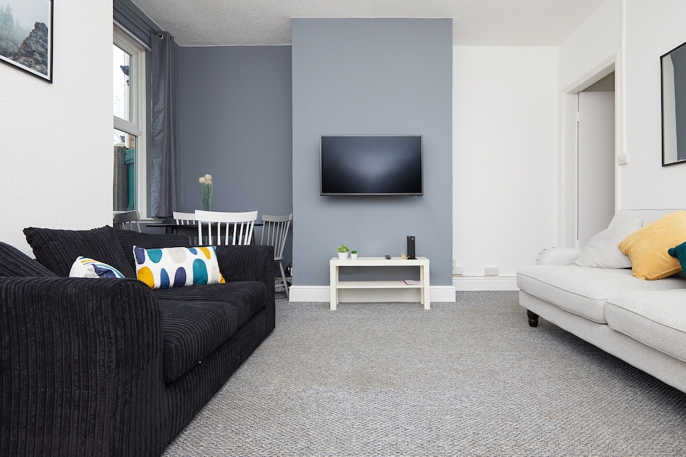 4 Bed Derby House - Long Stays- Parking