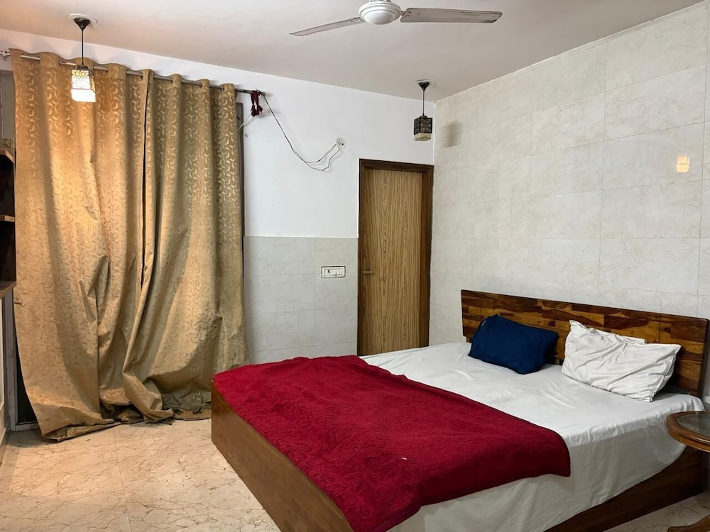 Hotel Twamev Ashram