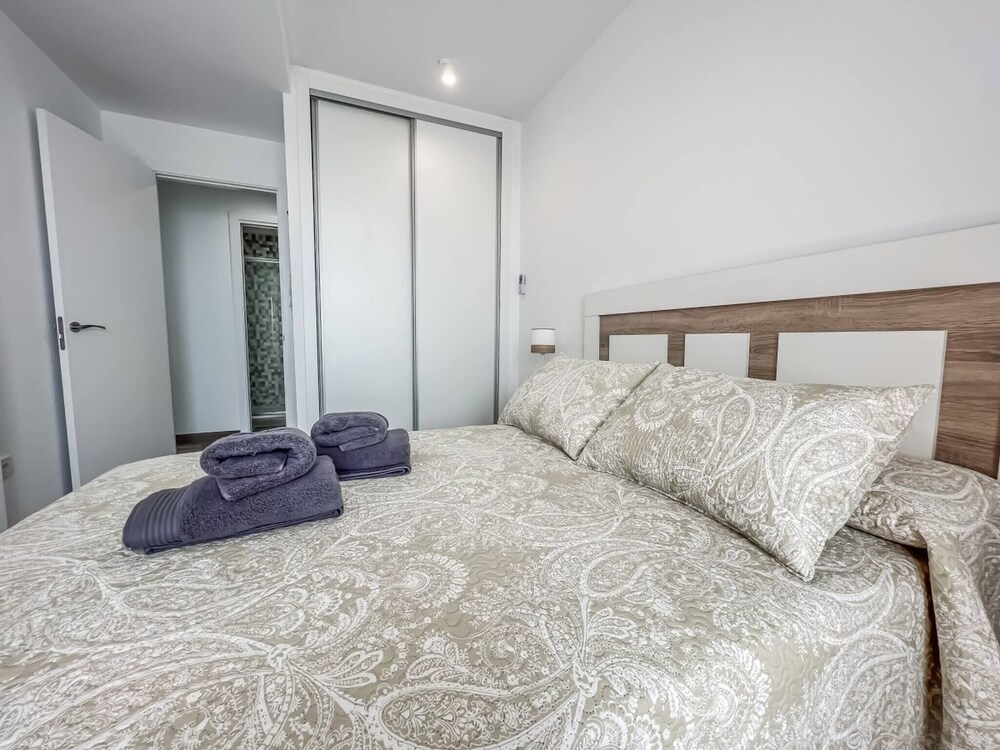 Modern Two Bedroom Apartment With Pool