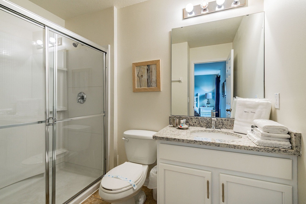 4BR Townhome w/ Pool in Bella Vida Resort