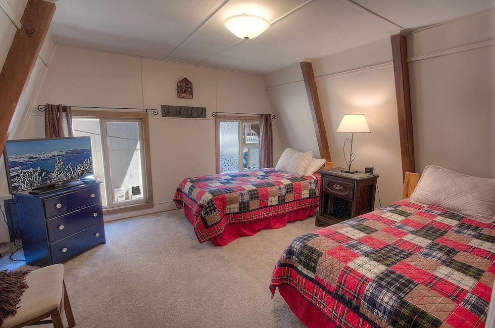 Tahoe Chalet 4 Bedroom Cabin by RedAwning view 5