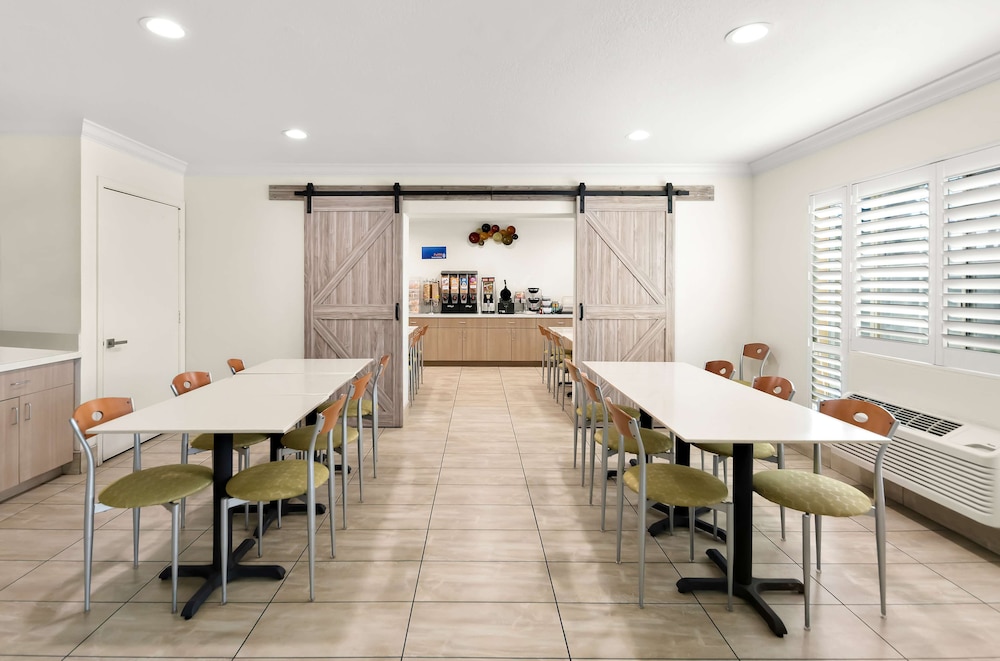 Los Banos Vacations - Best Western Executive Inn - Property Image 8