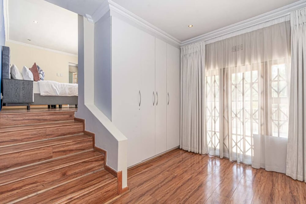 Super Spacious Fun Home! With Pool, Den and Bar