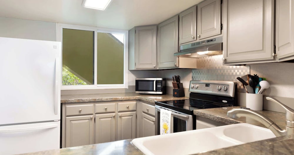 Oceanfront Condo 117 in Kailua-kona