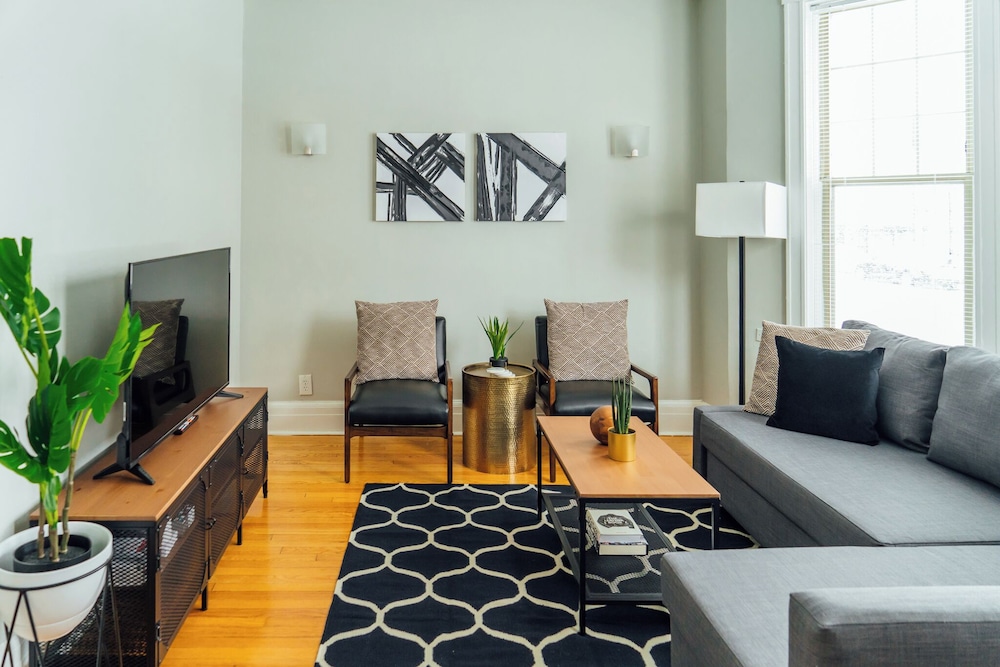 2BR Apt Furnished - Grace 11-1
