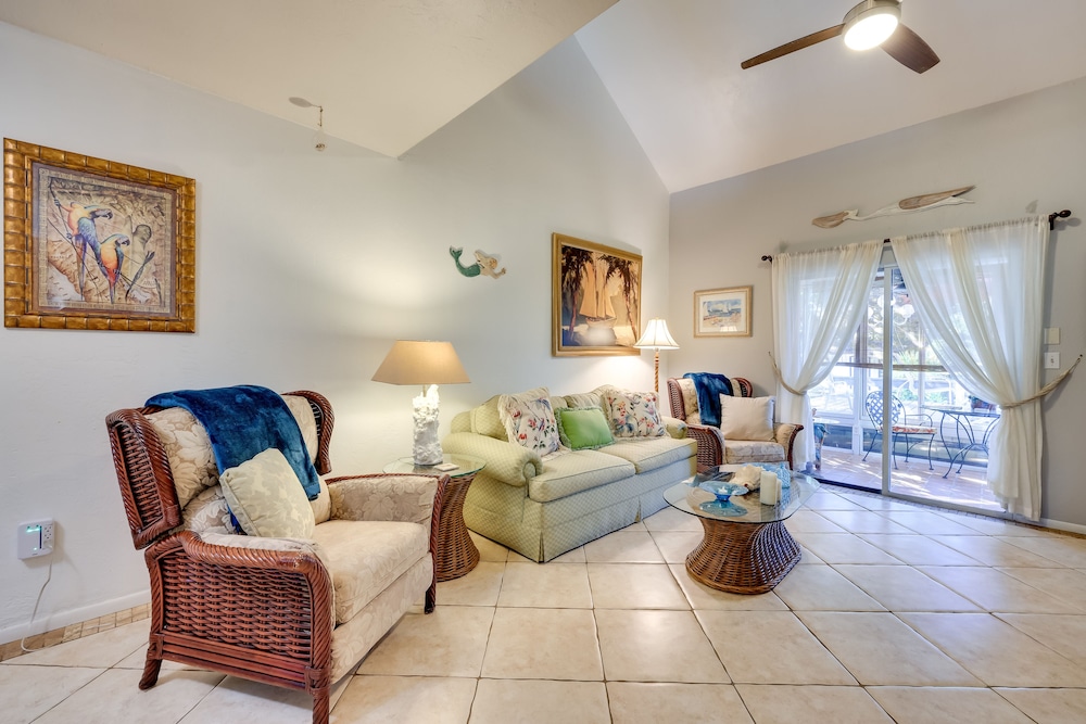 Serene St Augustine Townhome: Walk to Beach!