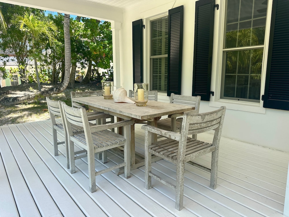 Hibiscus Hill Cricket Pavilion - Retreat Near Pink Sand Beach 2 Bedroom Cottage