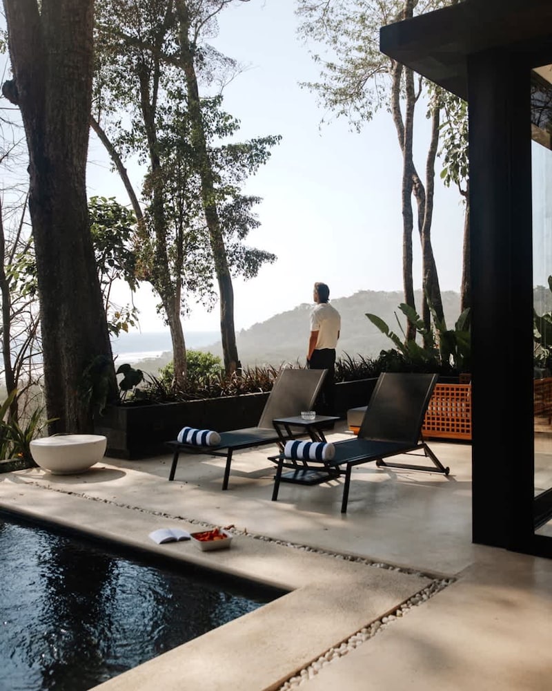 w Spectacular 4BR Villa in Costa Rica