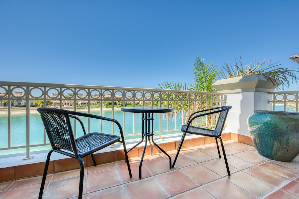 Maison Privee - Glamourous Beachfront Villa on The Palm w/ Pool
