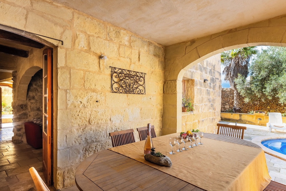 Bebbuxija Pool Farmhouse Gozo